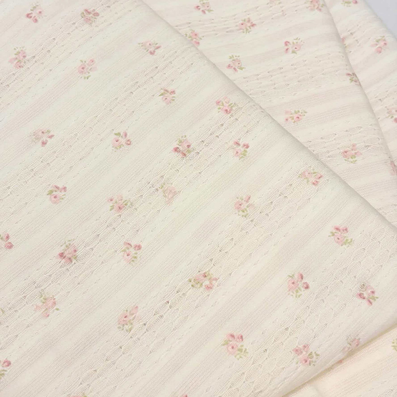 Tissus 100 % coton jacquard, découpés et froissés
